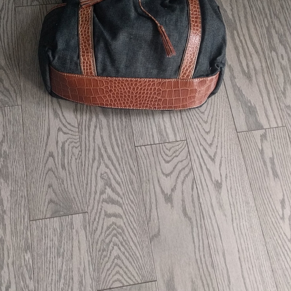 Beautiful shoulder bag by Liz Claiborne 🍀 - Picture 8 of 12